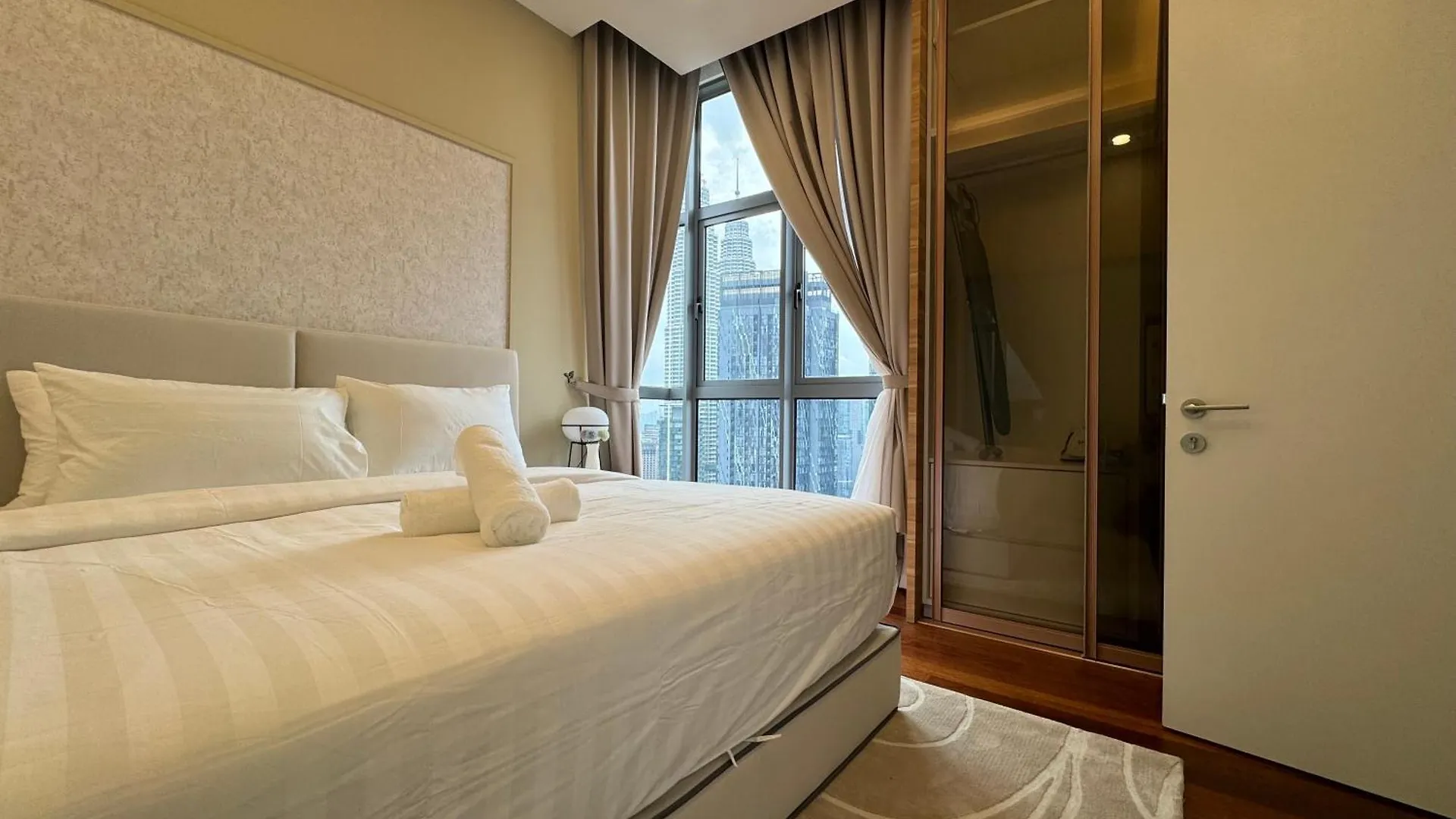 Apartment Royce Klcc Kuala Lumpur City Centre By Dormeo Destinations